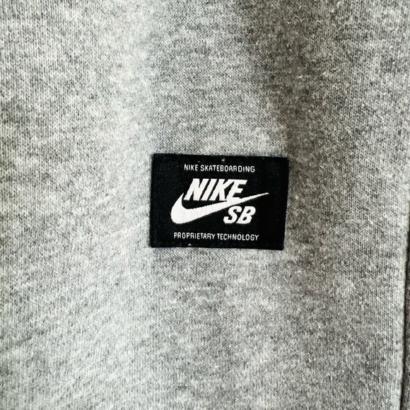 🤍Nike hoodie-nice day- good used condition 🤍 - Picture 4 of 5
